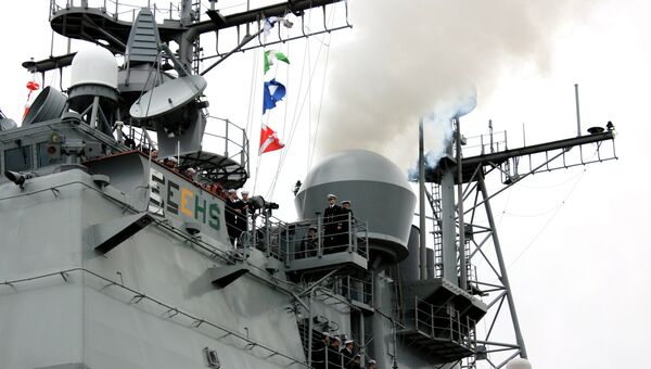 Эскадра кораблей ВМС США, отправляющаяся в кругосветный поход. Архивное фото Эскадра кораблей ВМС США, отправляющаяся в кругосветный поход. Архивное фото