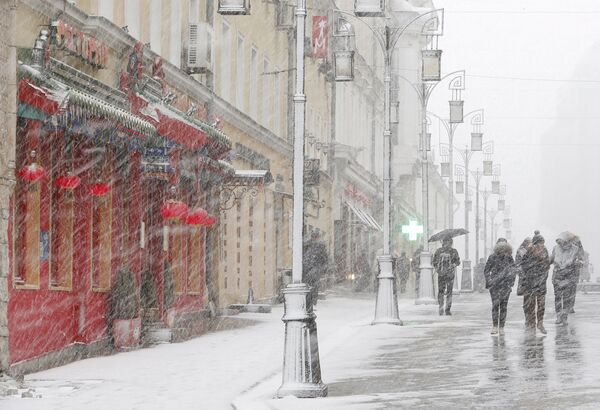 Люди во время снегопада в Москве. Март 2015 Люди во время снегопада в Москве. Март 2015