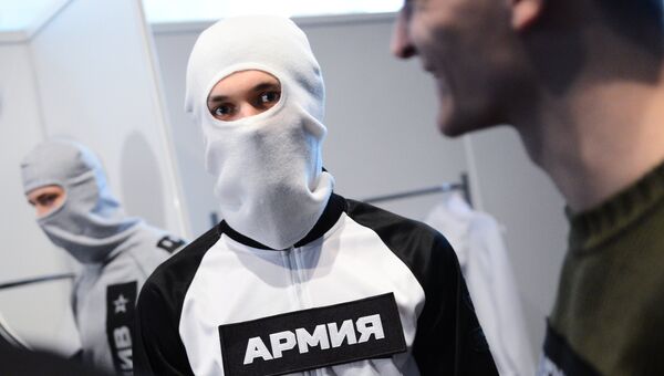 Модели перед показом специальной коллекции дизайн-бюро Армия России Модели перед показом специальной коллекции дизайн-бюро Армия России