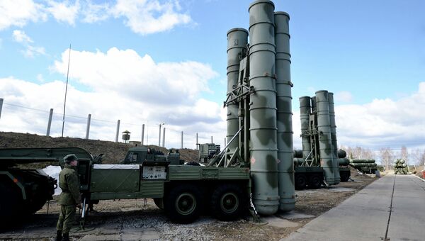Зенитный ракетный комплекс Триумф С-400. Архивное фото Зенитный ракетный комплекс Триумф С-400. Архивное фото