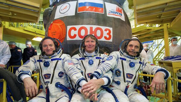 Участники основного экипажа транспортного пилотируемого корабля Союз ТМА-16М Участники основного экипажа транспортного пилотируемого корабля Союз ТМА-16М
