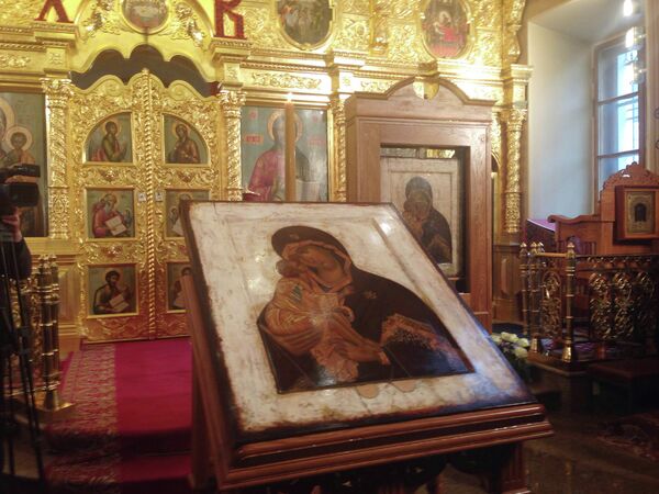 Освящение точного списка Донской иконы Божией Матери в храме святителя Николая в Толмачах при Третьяковской галерее Освящение точного списка Донской иконы Божией Матери в храме святителя Николая в Толмачах при Третьяковской галерее