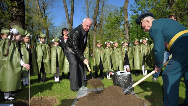 Тополь Победы посажен в столице Адыгеи Тополь Победы посажен в столице Адыгеи