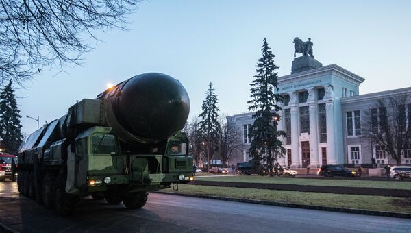 Траспортировка пусковой установки Тополь на ВДНХ Траспортировка пусковой установки Тополь на ВДНХ