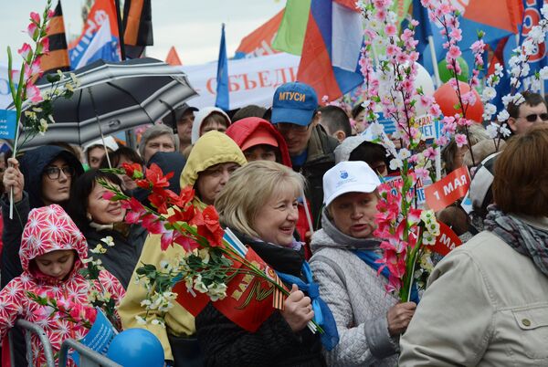Шествие профсоюзов, приуроченное к Дню Весны и Труда, в Москве Шествие профсоюзов, приуроченное к Дню Весны и Труда, в Москве