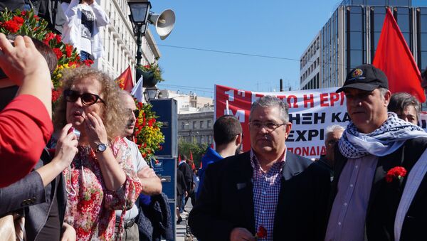 Лидер Компартии Греции Димитрис Куцумбас на первомайской демонстрации в Афинах Лидер Компартии Греции Димитрис Куцумбас на первомайской демонстрации в Афинах
