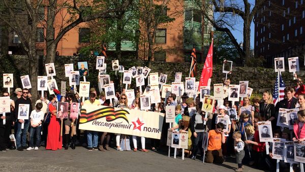Бессмертный полк прошел по Бруклинскому мосту в Нью-Йорке Бессмертный полк прошел по Бруклинскому мосту в Нью-Йорке