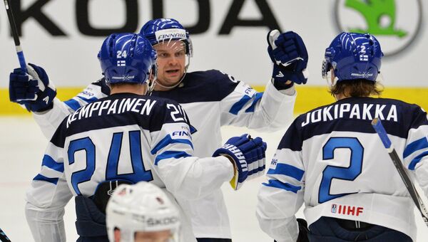 Игроки сборной Финляндии Йоонас Кемппайнен, Ансси Салмела и Юрки Йокипакка Игроки сборной Финляндии Йоонас Кемппайнен, Ансси Салмела и Юрки Йокипакка