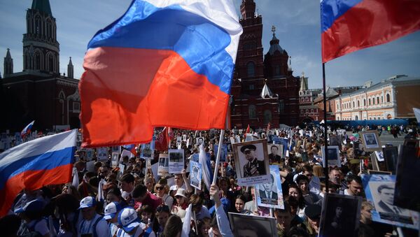 Шествие Региональной патриотической общественной организации Бессмертный полк Москва по Красной площади. Архивное фото Шествие Региональной патриотической общественной организации Бессмертный полк Москва по Красной площади. Архивное фото