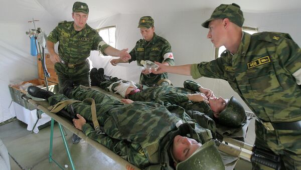 Комплексные учения военных врачей. Архивное фото Комплексные учения военных врачей. Архивное фото