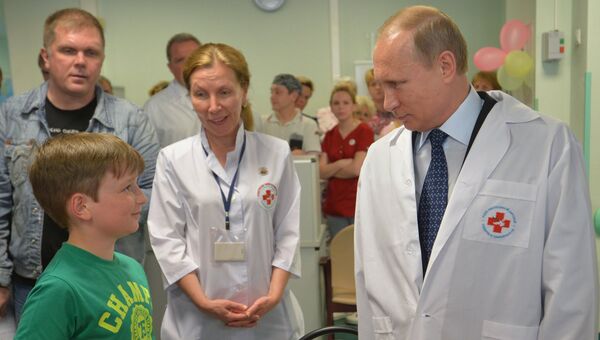 Президент РФ В.Путин посетил НИИ неотложной детской хирургии и травматологии Президент РФ В.Путин посетил НИИ неотложной детской хирургии и травматологии