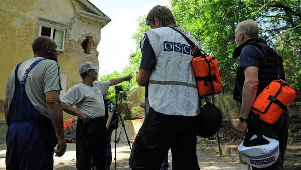 Представители Специальной мониторинговой миссии (СММ) ОБСЕ. Архивное фото Представители Специальной мониторинговой миссии (СММ) ОБСЕ. Архивное фото