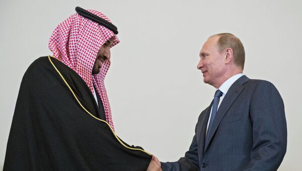 Президент России Владимир Путин (справа) и преемник Наследного принца, министр обороны Саудовской Аравии Мухаммед Бен Сальман. Архивное фото Президент России Владимир Путин (справа) и преемник Наследного принца, министр обороны Саудовской Аравии Мухаммед Бен Сальман. Архивное фото
