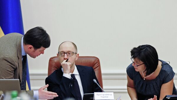 Депутат Рады: Яценюк и Яресько забирают у нас последнюю рубашку Депутат Рады: Яценюк и Яресько забирают у нас последнюю рубашку