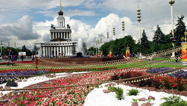 Центральный павильон ВДНХ. Архивное фото Центральный павильон ВДНХ. Архивное фото