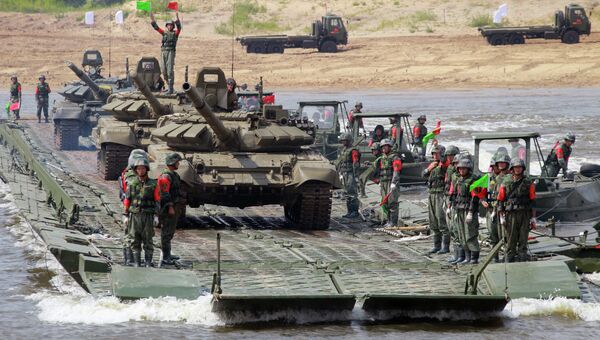 Состязания подразделений инженерных войск Открытая вода. Архивное фото Состязания подразделений инженерных войск Открытая вода. Архивное фото