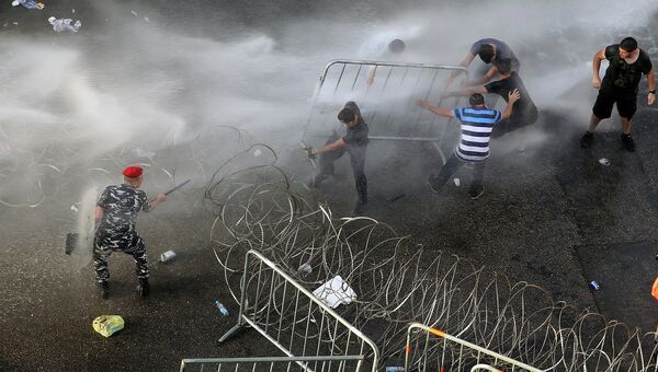 Протесты в центре Бейрута. Ливан, август 2015 Протесты в центре Бейрута. Ливан, август 2015