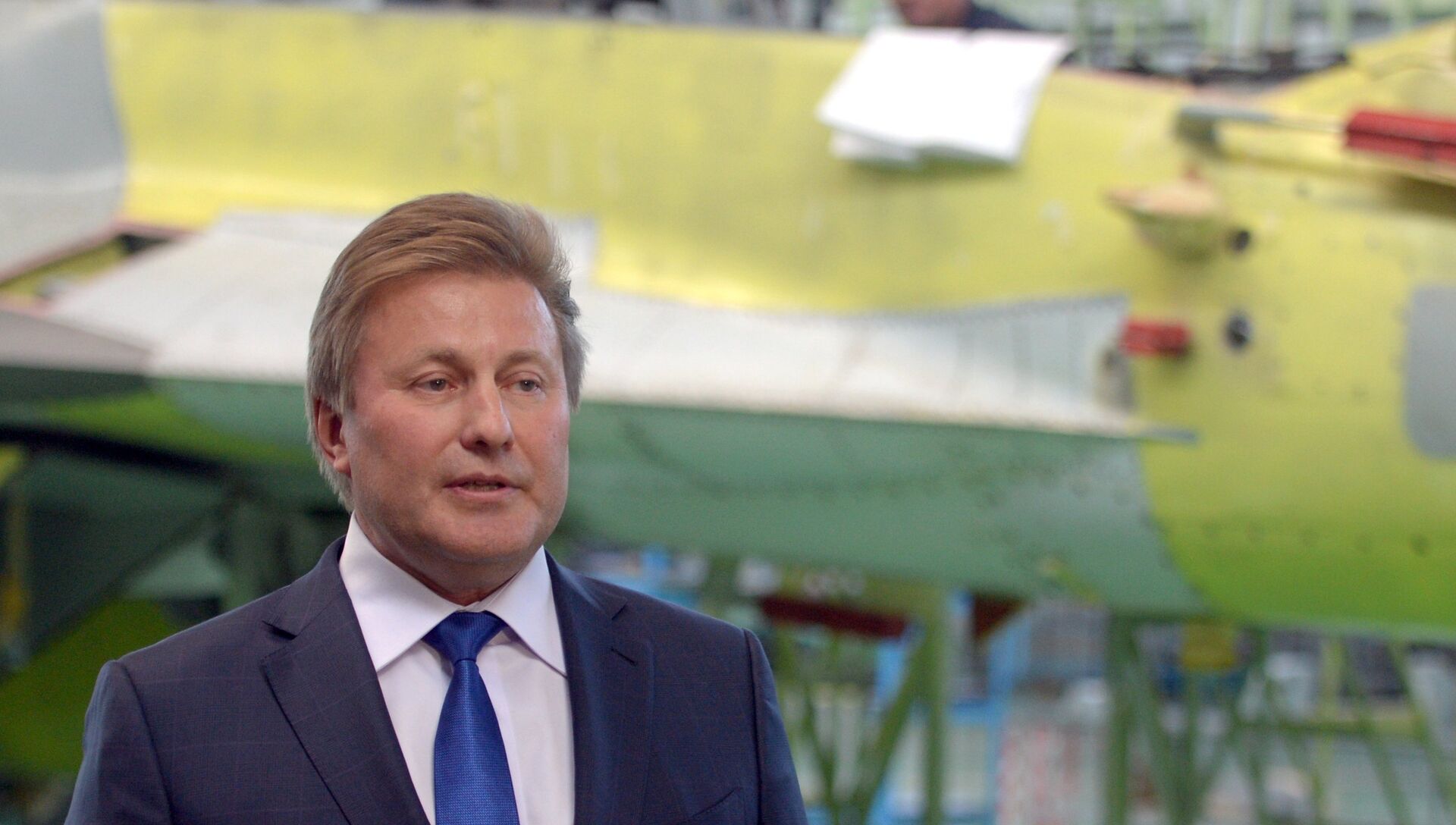 Самолёт истребитель миг 35. На чужих крыльях книга. Завод рск миг. Рск миг 35. Российская самолетостроительная корпорация миг.