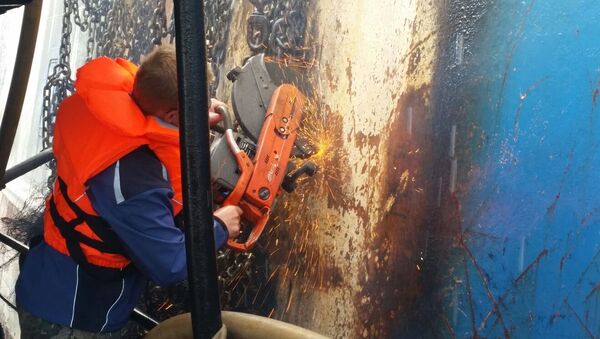 Пожар на рыболовецком траулере в порту Хабаровска Пожар на рыболовецком траулере в порту Хабаровска