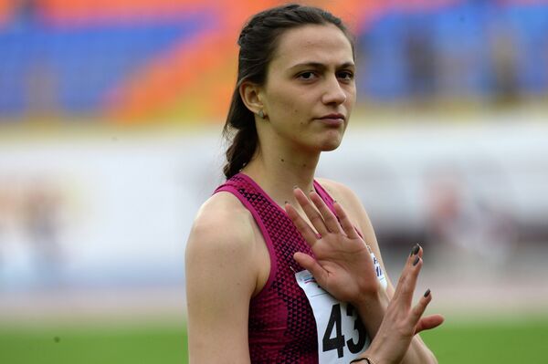 Российская спортсменка Мария Кучина во время чемпионата России по легкой атлетике в Казани. Июль 2014 года Российская спортсменка Мария Кучина во время чемпионата России по легкой атлетике в Казани. Июль 2014 года