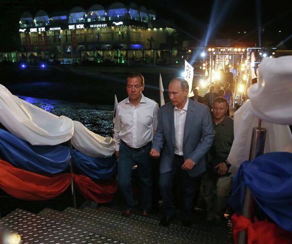 Президент РФ В.Путин и премьер-министр РФ Д.Медведев посетили турнир по боевому самбо в Сочи Президент РФ В.Путин и премьер-министр РФ Д.Медведев посетили турнир по боевому самбо в Сочи