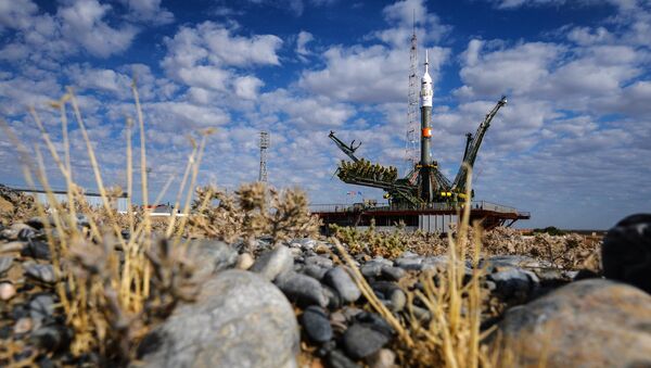 Вывоз и установка на старт РКН Союз-ФГ с транспортным пилотируемым кораблем Союз ТМА-18М на космодроме Байконур Вывоз и установка на старт РКН Союз-ФГ с транспортным пилотируемым кораблем Союз ТМА-18М на космодроме Байконур
