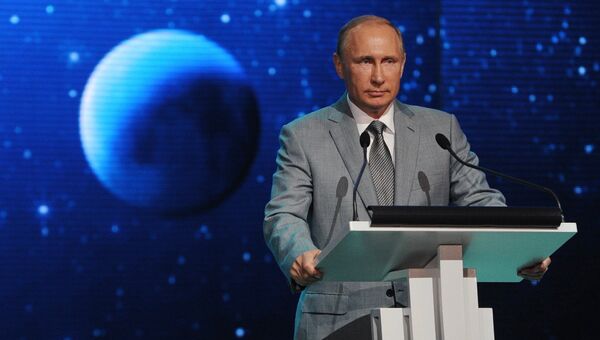 Владимир Путин выступает перед воспитанниками и педагогами образовательного центра для одаренных детей Сириус в Сочи Владимир Путин выступает перед воспитанниками и педагогами образовательного центра для одаренных детей Сириус в Сочи