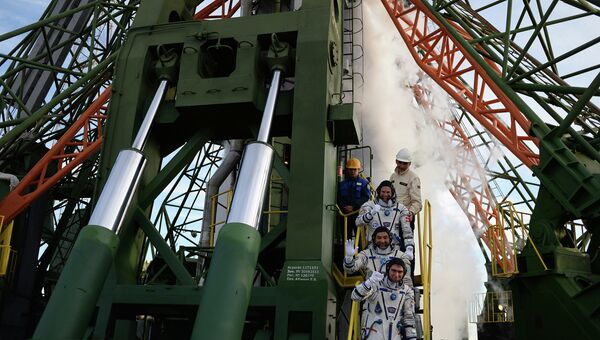 Старт космического корабля Союз ТМА-18М с экипажем 45/46-й длительной экспедиции на МКС Старт космического корабля Союз ТМА-18М с экипажем 45/46-й длительной экспедиции на МКС