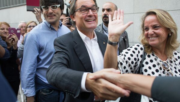 Председатель правительства Каталонии, кандидат от партии Junts pel Si (Вместе за Да) Артур Мас Председатель правительства Каталонии, кандидат от партии Junts pel Si (Вместе за Да) Артур Мас