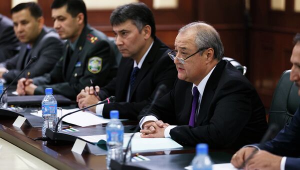 Министр иностранных дел Республики Узбекистан Абдулазиз Камилов во время встречи с заместителем министра обороны РФ Анатолием Антоновым Министр иностранных дел Республики Узбекистан Абдулазиз Камилов во время встречи с заместителем министра обороны РФ Анатолием Антоновым