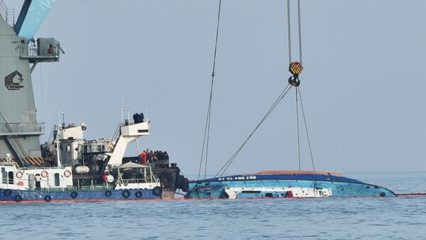 Подъем пассажирского катера Иволга. Октябрь 2015 Подъем пассажирского катера Иволга. Октябрь 2015