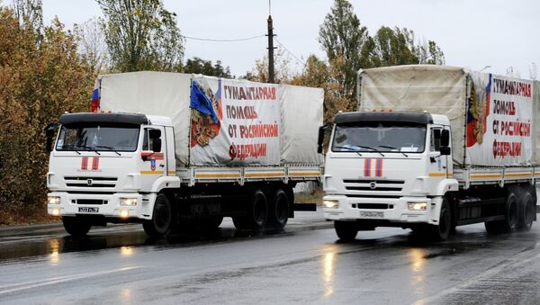 Автомобили конвоя МЧС РФ с гуманитарной помощью для жителей Донецкой и Луганской областей. Архивное фото Автомобили конвоя МЧС РФ с гуманитарной помощью для жителей Донецкой и Луганской областей. Архивное фото