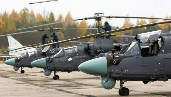 Вертолеты Ка-52 Аллигатор на летно-тактических учениях армейской авиации Западного военного округа в Псковской области. Архивное фото Вертолеты Ка-52 Аллигатор на летно-тактических учениях армейской авиации Западного военного округа в Псковской области. Архивное фото