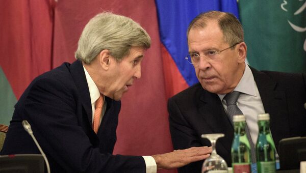 Госсекретарь США Джон Керри и глава МИД РФ Сергей Лавров на встрече по сирийскому урегулированию в Вене, Австрия. 30 октября 2015 Госсекретарь США Джон Керри и глава МИД РФ Сергей Лавров на встрече по сирийскому урегулированию в Вене, Австрия. 30 октября 2015