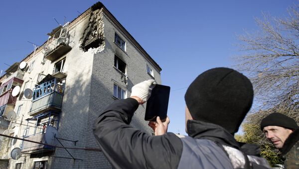 Поврежденное здание, недалеко от места взрыва на военном складе в Сватово Поврежденное здание, недалеко от места взрыва на военном складе в Сватово