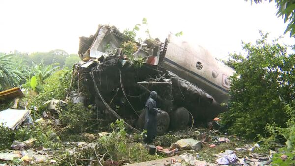 Военные на лодке доставили спасателей к месту крушения Ан-12 в Джубе Военные на лодке доставили спасателей к месту крушения Ан-12 в Джубе