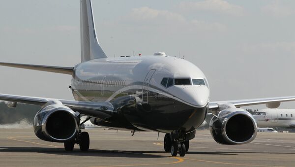 Авиалайнер Боинг 737. Архивное фото Авиалайнер Боинг 737. Архивное фото