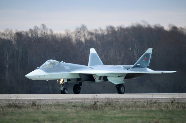 Многоцелевой истребитель пятого поколения Т-50 в подмосковном Жуковском Многоцелевой истребитель пятого поколения Т-50 в подмосковном Жуковском