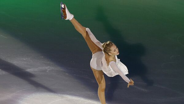 Российская фигуристка Елена Радионова на Гран-при по фигурному катанию в Пекине Российская фигуристка Елена Радионова на Гран-при по фигурному катанию в Пекине