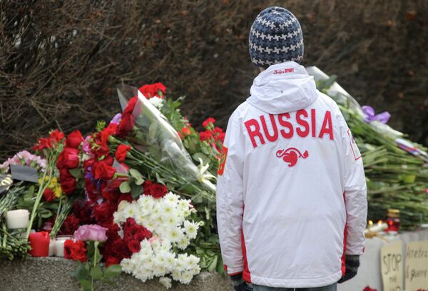 Цветы у посольства Франции в Москве Цветы у посольства Франции в Москве