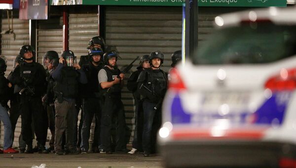 Полиция Франции во время перестрелки в районе Сен-Дени Полиция Франции во время перестрелки в районе Сен-Дени