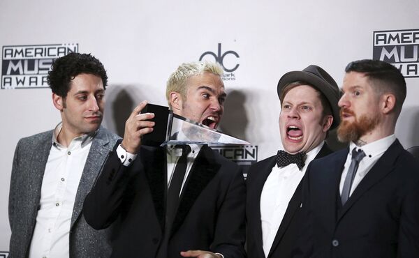 Премия American Music Awards: эпатажное поведение и смелые наряды Премия American Music Awards: эпатажное поведение и смелые наряды