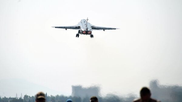 Фронтовой бомбардировщик Су-24. Архивное фото Фронтовой бомбардировщик Су-24. Архивное фото