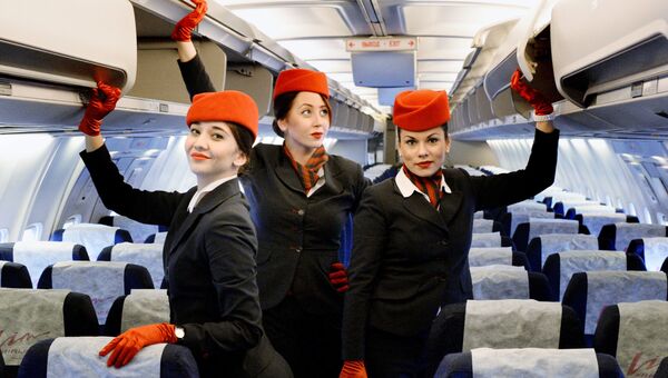 Стюардессы авиакомпании Вим Авиа в самолете Boeing 757-200, который 2 декабря 2015 года отправляется в первый рейс по маршруту Владивосток - Москва Стюардессы авиакомпании Вим Авиа в самолете Boeing 757-200, который 2 декабря 2015 года отправляется в первый рейс по маршруту Владивосток - Москва