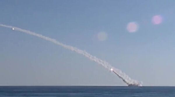 Групповой пуск крылатых ракет Калибр подлодкой Ростов-на-Дону по объектам террористов в Сирии Групповой пуск крылатых ракет Калибр подлодкой Ростов-на-Дону по объектам террористов в Сирии