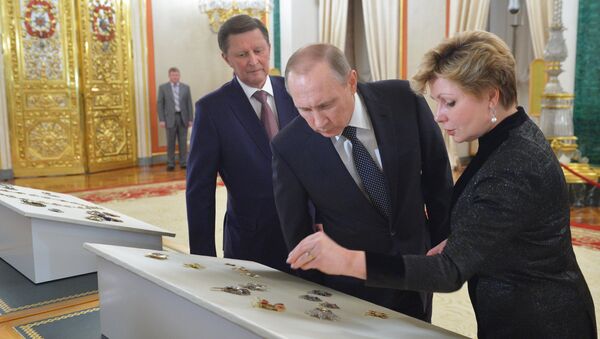 Президент РФ В.Путин принял участие в церемонии передачи музею Московский Кремль утраченных ценностей Президент РФ В.Путин принял участие в церемонии передачи музею Московский Кремль утраченных ценностей