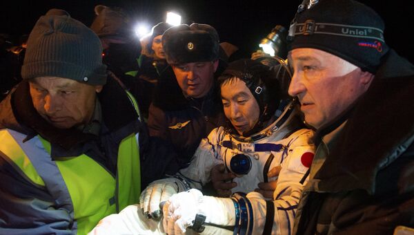 Астронавт основного экипажа 44/45 экспедиции на Международную космическую станцию Кимии Юи (Япония) после приземления спускаемого аппарата Союз ТМА-17М Астронавт основного экипажа 44/45 экспедиции на Международную космическую станцию Кимии Юи (Япония) после приземления спускаемого аппарата Союз ТМА-17М