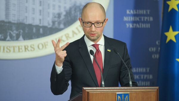 Премьер-министр Украины Арсений Яценюк выступает на пресс-конференции в Киеве по итогам 2015 года. Архивное фото Премьер-министр Украины Арсений Яценюк выступает на пресс-конференции в Киеве по итогам 2015 года. Архивное фото