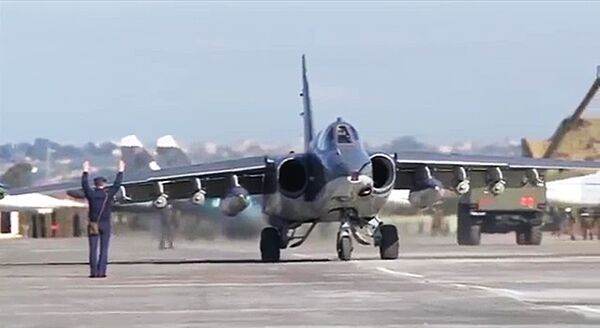 Боевые вылеты самолетов Су-25 ВКС России с авиабазы Хмеймим в сопровождении сирийских самолетов МиГ-29. Боевые вылеты самолетов Су-25 ВКС России с авиабазы Хмеймим в сопровождении сирийских самолетов МиГ-29.
