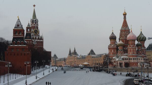 Васильевский спуск и Красная площадь в Москве. Архивное фото Васильевский спуск и Красная площадь в Москве. Архивное фото